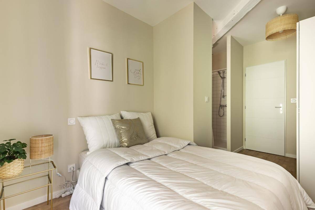 Room 8
